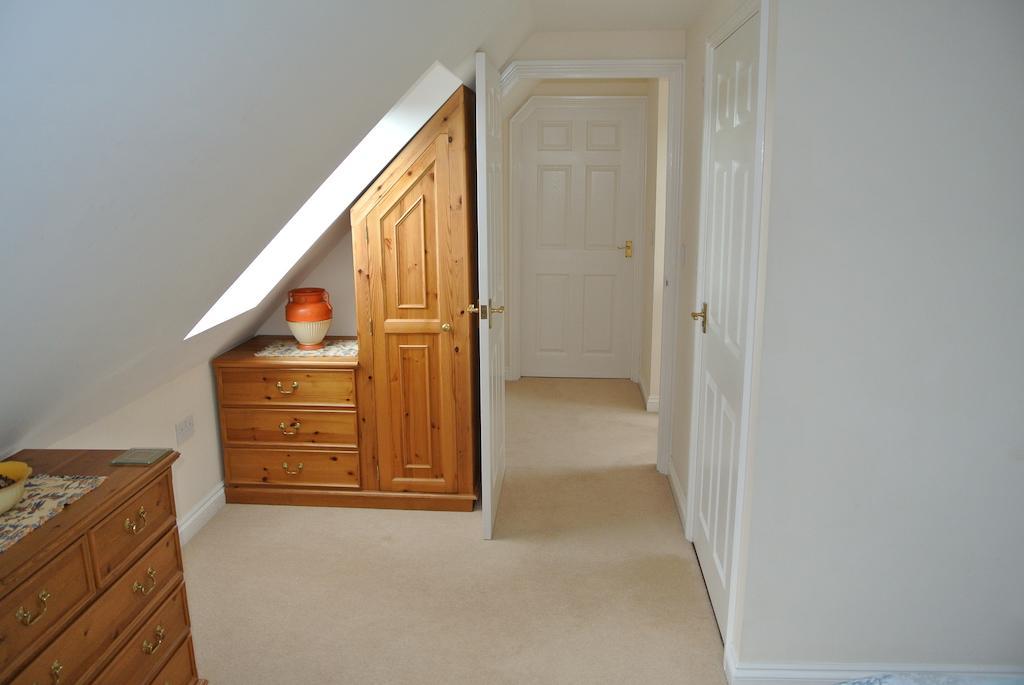 Bramley Cottage Sandown Room photo